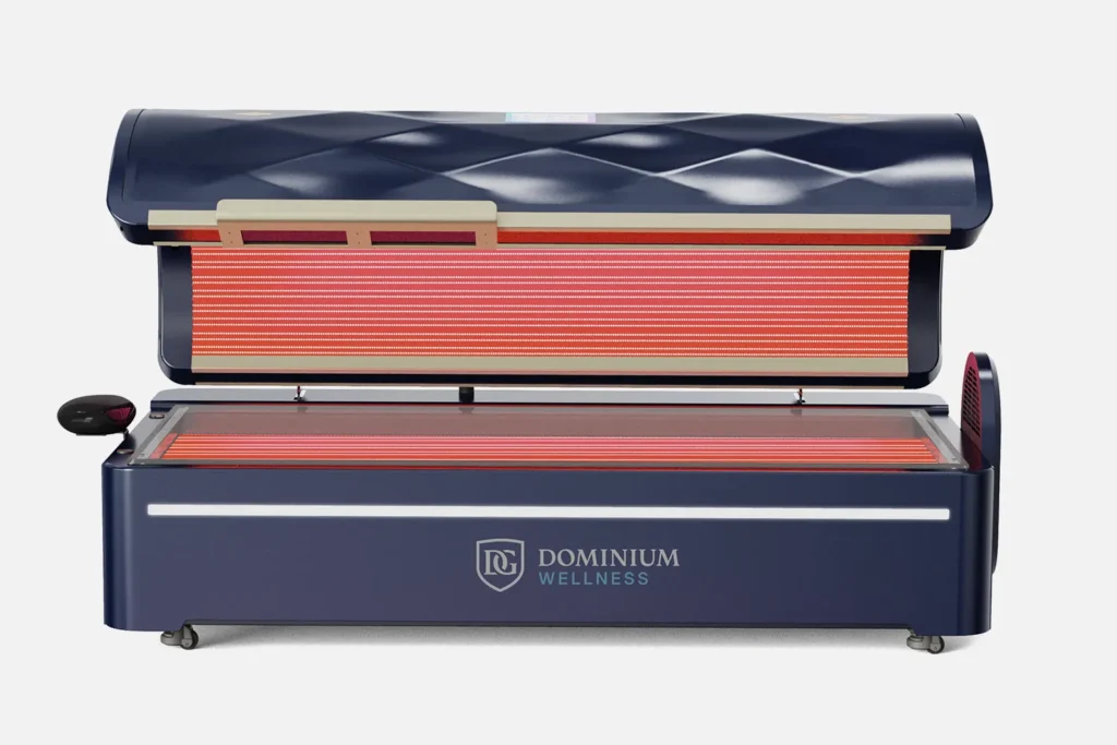 Dominium Wellness'ın DWRB Premium model şık, yüksek teknolojili kırmızı ışık yatağının açık haldeki önden görünümü; modern dış tasarımı ve sofistike görünümü.